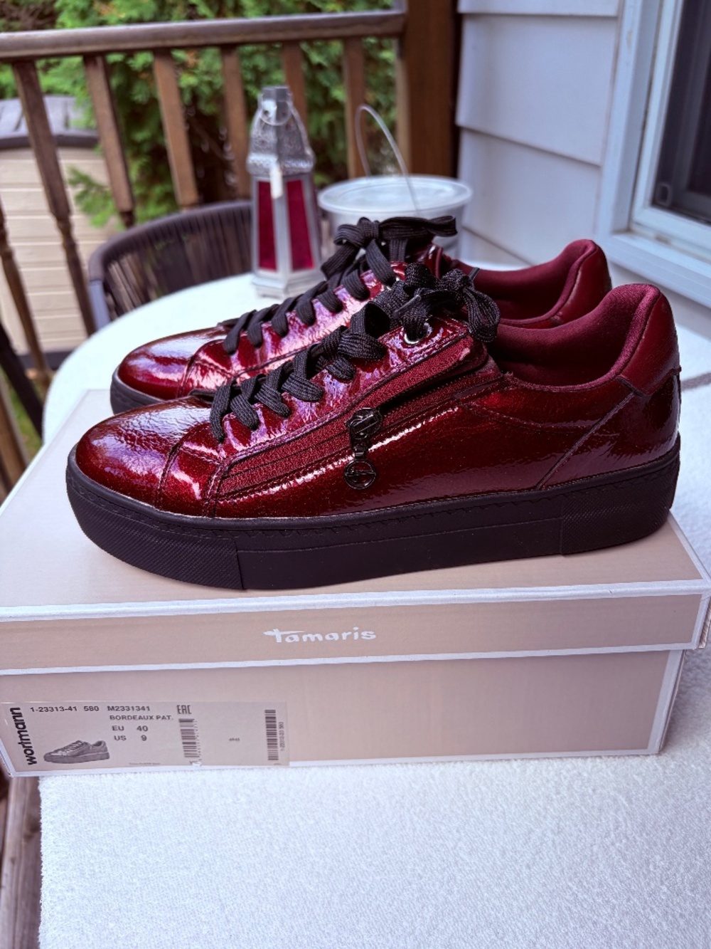 Tamaris (40) patent cherry red sneakers, lime new.